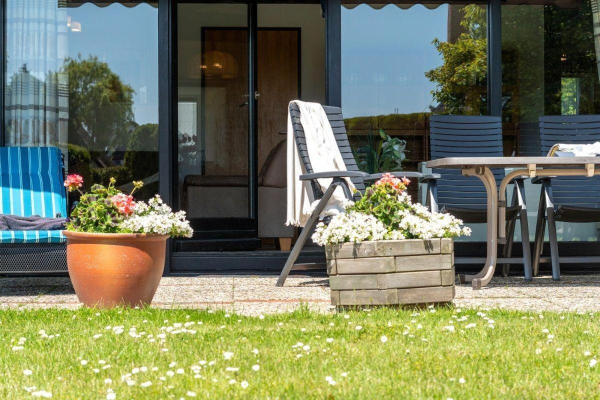 Am-Hohen-Ufer-Reetdach-Haus-Ocean-Breeze-136 Villa Großenbrode Exterior foto